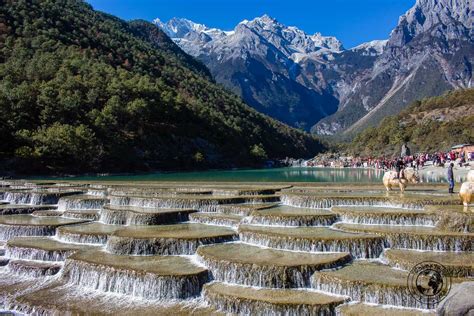 麗江有些什麼景點?且說麗江之景，不僅僅是山水之間的靜謐與幽美，還蘊含著豐富的文化內涵與歷史遺跡。